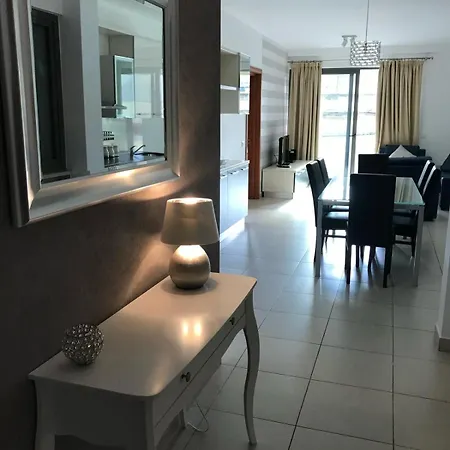 Spinola St Julians Apartmán *